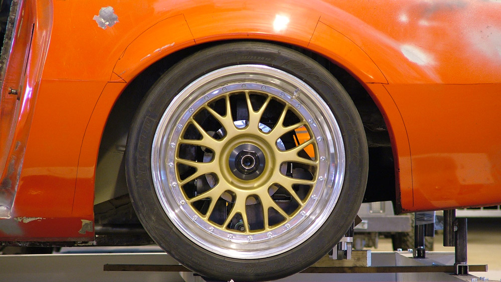 changing and modifying rear quarter panel + repairing the inner wheel