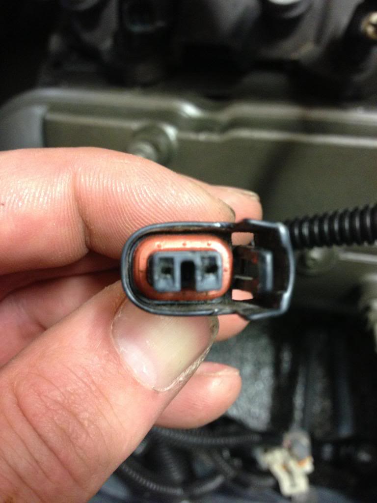 Please help me identify these fuel injector plugs and the injectors?