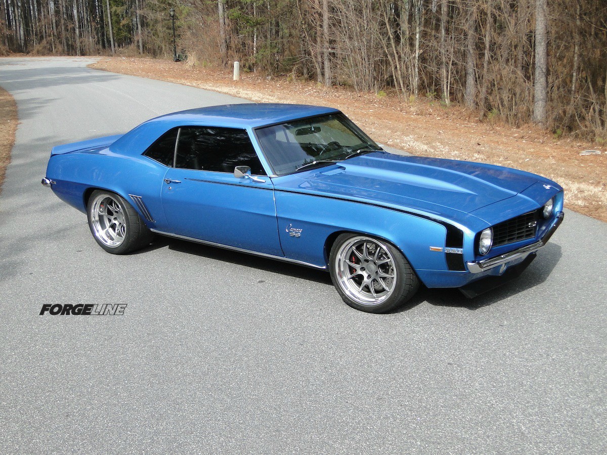 Chris Mozeley's Lemans Blue '69 Camaro on Forgeline GA3 wheels