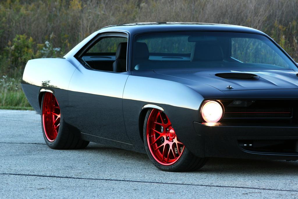 Roadster Shop's "HellFish" '70 Cuda on DE3C Wheels