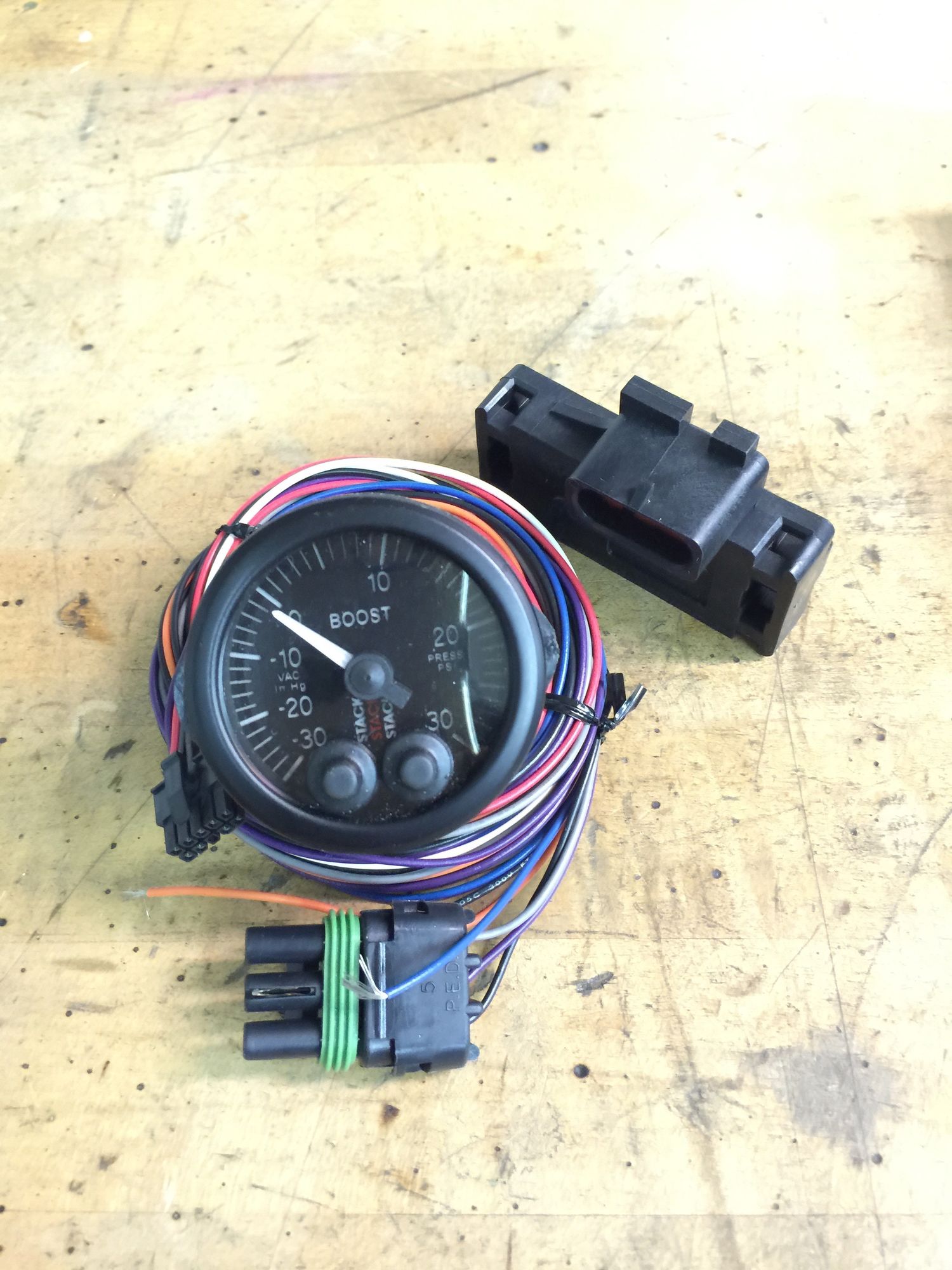 Stack gauges and main gauge display