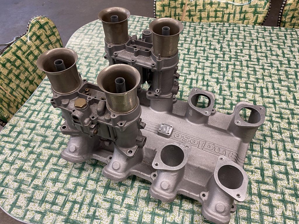 Inglese 8 Stack EFI/Carb Intake for LS3/Rectangle Port Heads